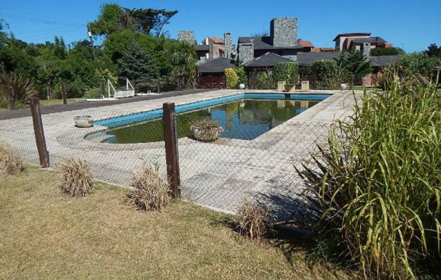 EXCEPCIONAL CASA EN ZONA IGLESIA NTRA. SRA. DE LA PAZ, DE LAS BURRIQUETAS 884, ENTRE TIBURON Y DE LAS ARTES. CASA EN ALQ X TEMP.
