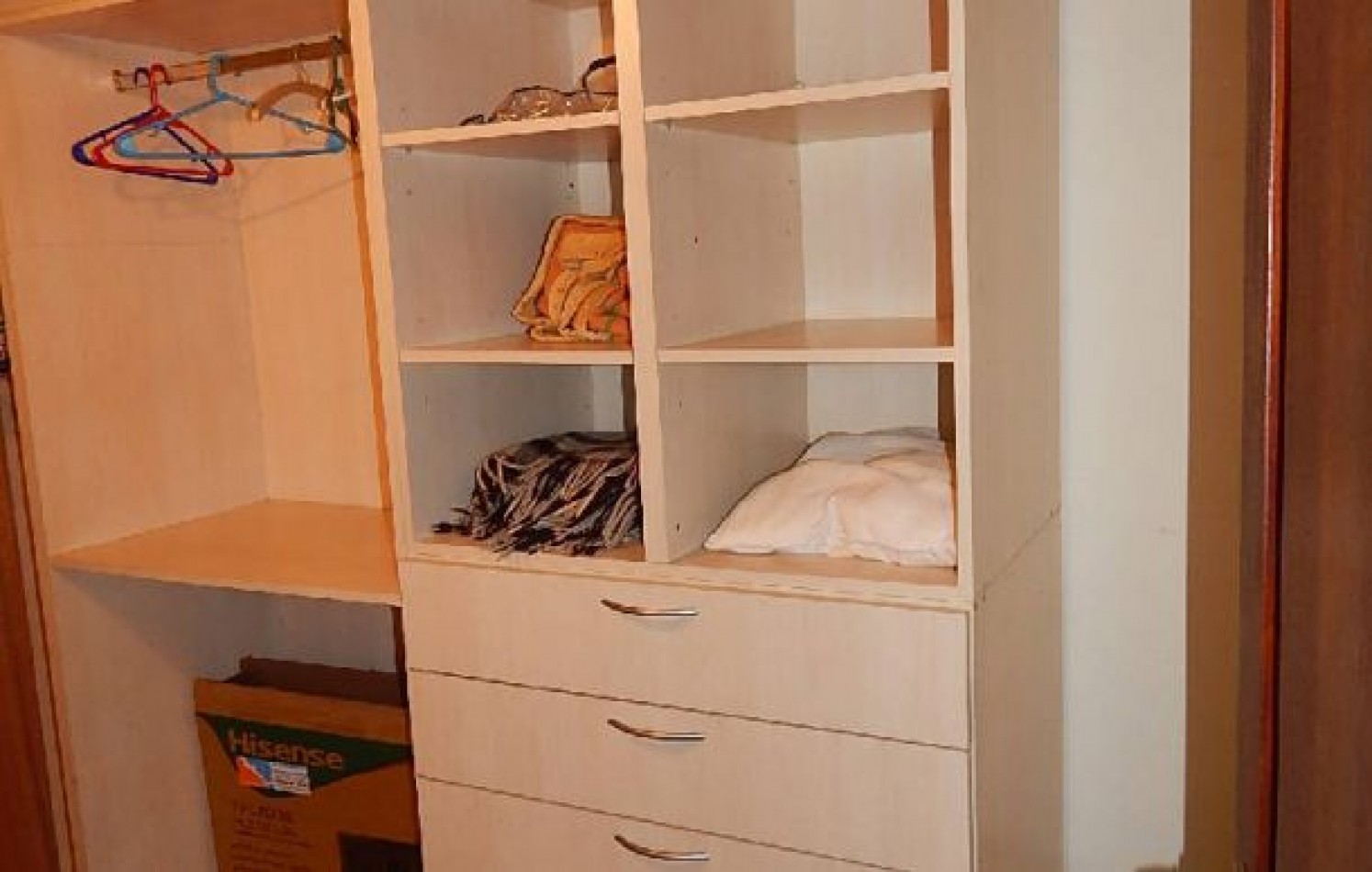 CHALET EN CARILO CALLE PINZON, ENTRE PARAISO Y SEQUOIA. CHALET EN ALQ X TEMP. 