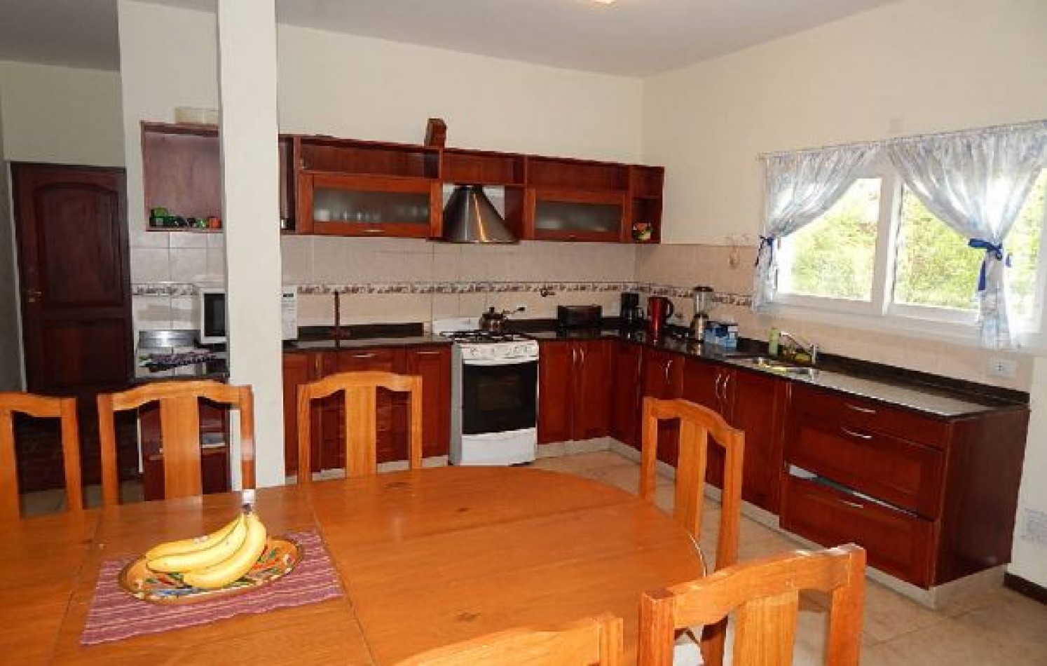 CHALET EN CARILO CALLE PINZON, ENTRE PARAISO Y SEQUOIA. CHALET EN ALQ X TEMP. 