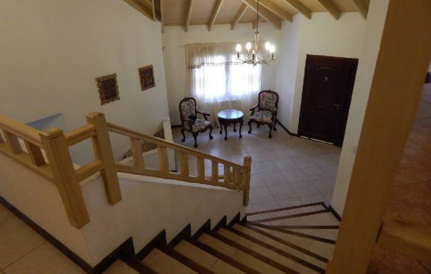 CHALET EN CARILO CALLE PINZON, ENTRE PARAISO Y SEQUOIA. CHALET EN ALQ X TEMP. 